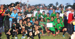 Kesebelasan Anjir Putera FC Km.20 Banjarmasin harus mengakui keunggulan kesebelasan TPA Bersama dari Kuala Kapuas dengan skor 2-0 untuk kemenangan TPA Bersama. Nurdin selaku panitia yang juga Anggota DPRD Kabupaten Kapuas