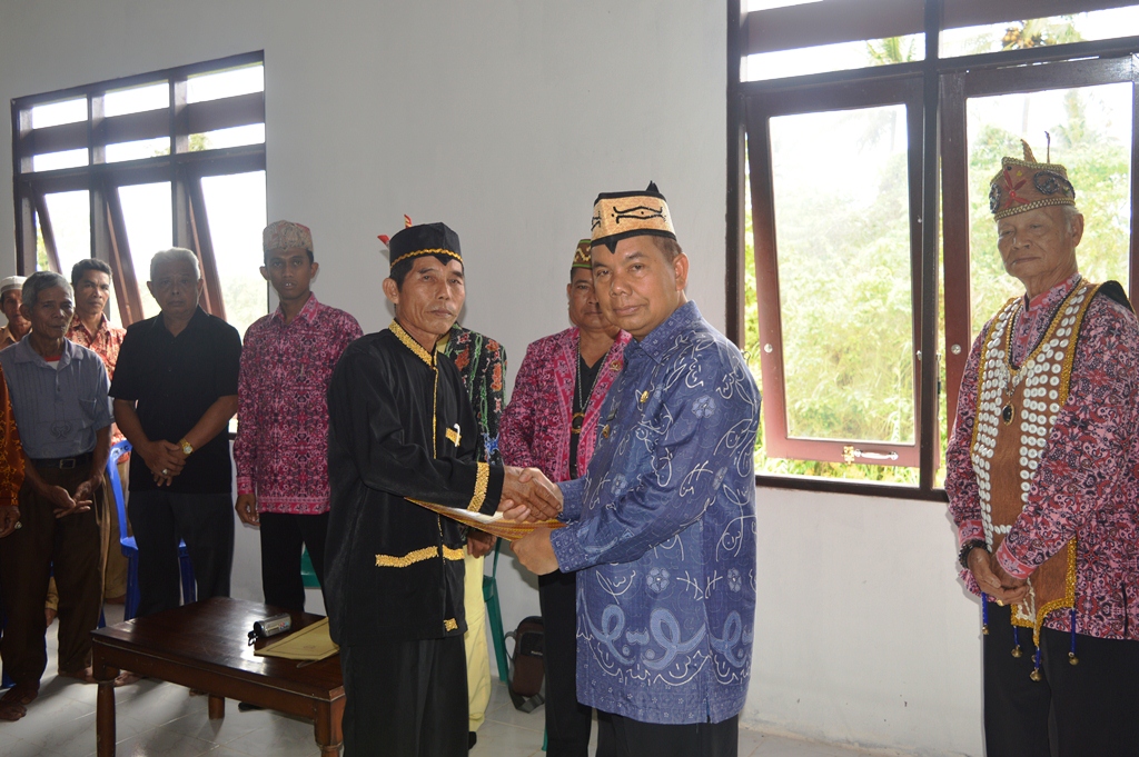 Bupati Lantik Damang Tamban Catur Bupati Lantik Damang Tamban Catur