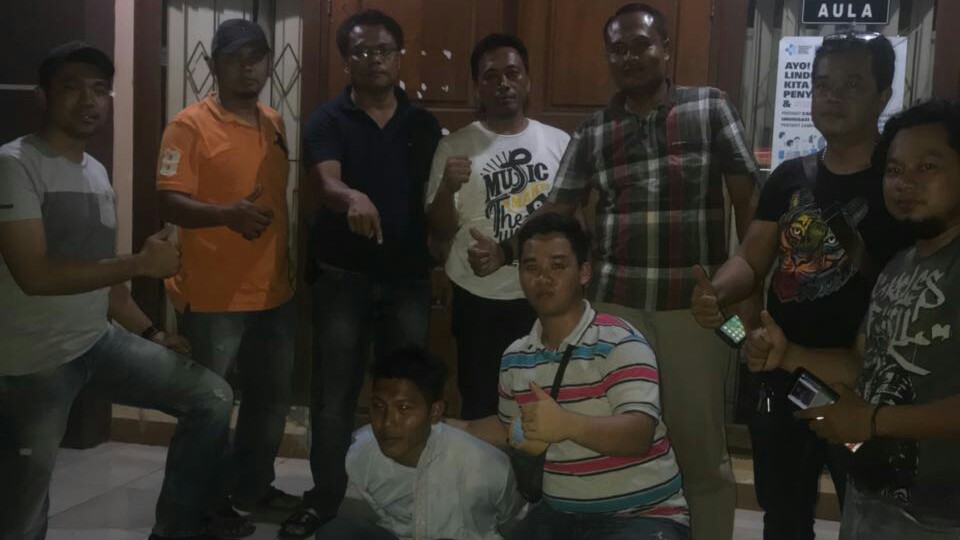Sebarkankan Poto Tanpa Busana Pria Mengaku Anggota TNI Ditangkap Polisi Sebarkankan Poto Tanpa Busana Pria Mengaku Anggota TNI Ditangkap Polisi