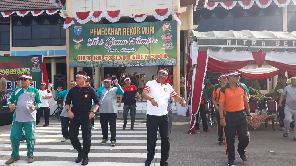 Apresiasi Pemecahan Rekor Muri “Tari Gemu Famire Apresiasi Pemecahan Rekor Muri “Tari Gemu Famire