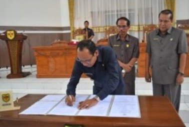 Pemkab – DPRD Teken Nota Kesepakatan KUA dan PPAS