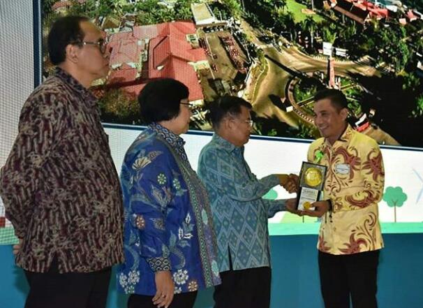Bupati Kotim Jemput Piala Adipura Di Bandara Bupati Kotim Jemput Piala Adipura Di Bandara