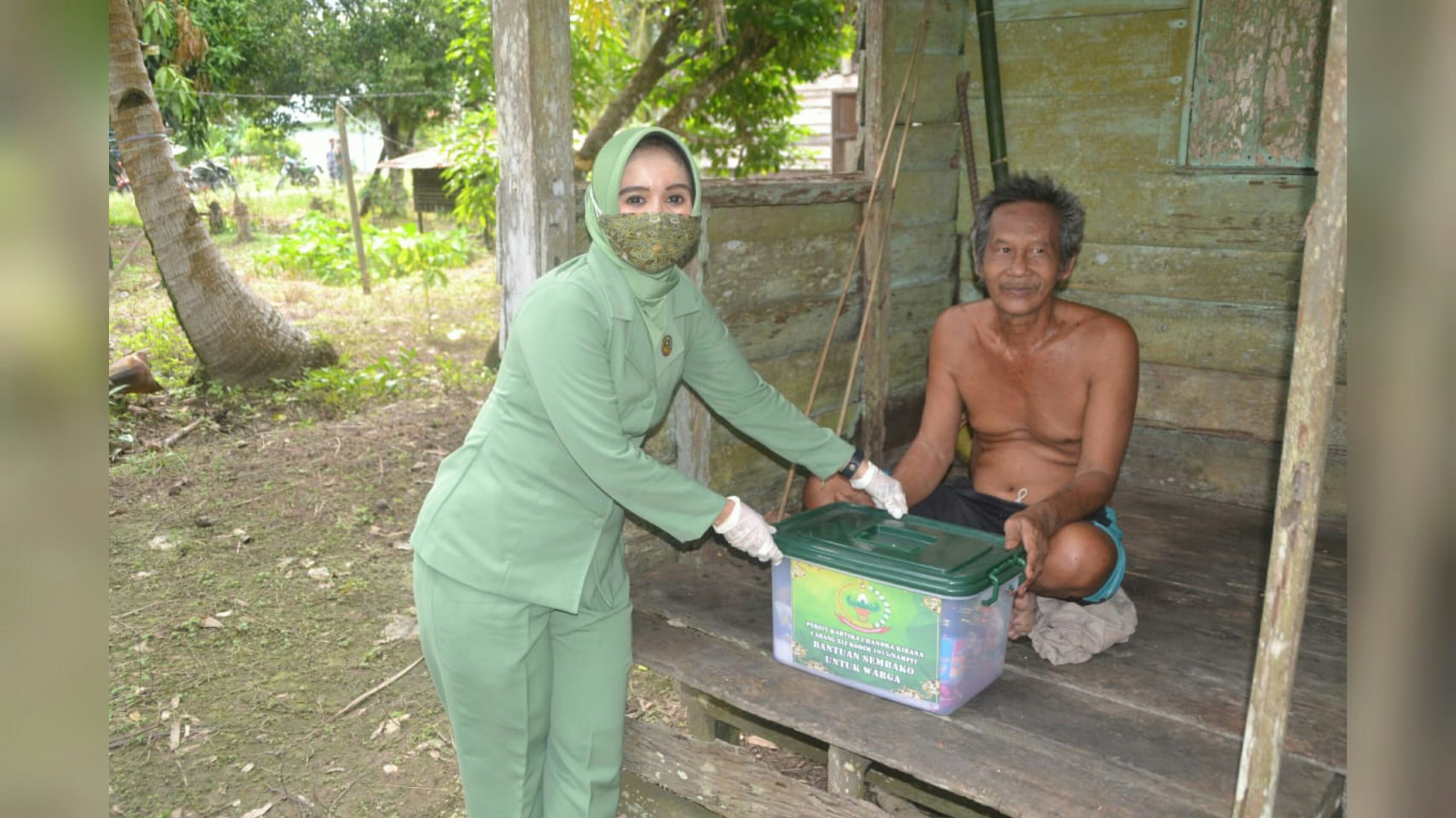 Persit Kartika Chandra Kirana Kodim 1015 Sampit Berikan Bantuan Sembako
