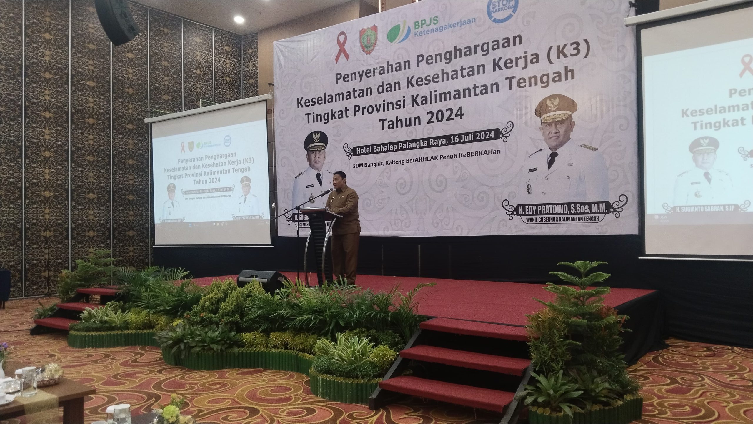 Wagub Kalteng Serahkan Penghargaan Zero Accident