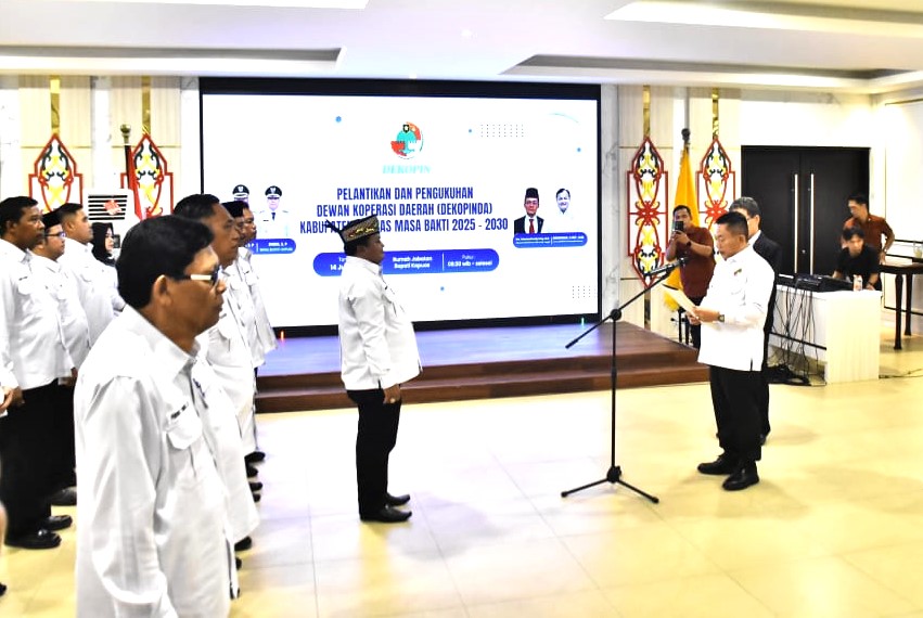 Bupati Kapuas Kukuhkan Pengurus Dekopinda Kapuas Masa Bakti 2025 – 2030