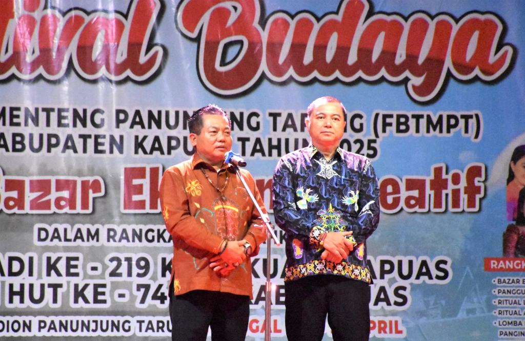 Bupati Kapuas Membuka Festival Budaya Tingang Menteng Panunjung Tarung 2025