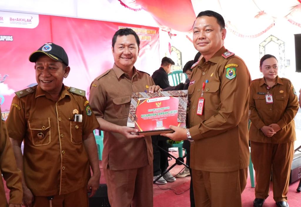 Tamban Catur Raih Penghargaan Lunas PBB 100 Persen yang Ketiga Kalinya