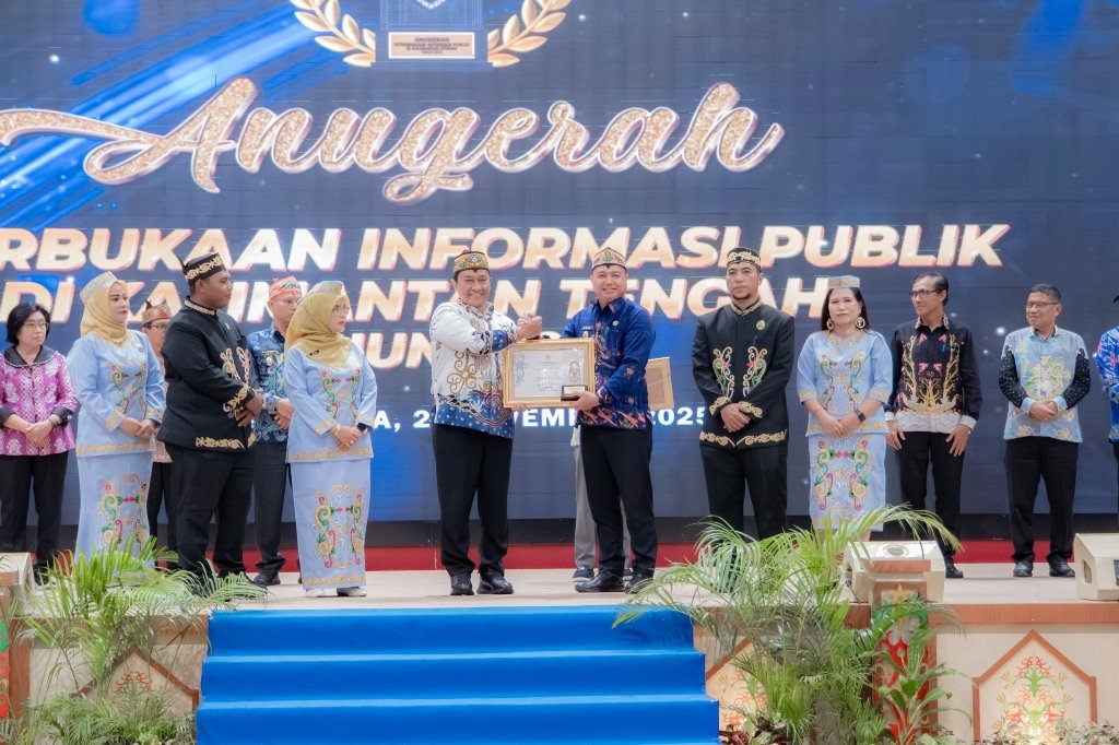 Informatif ke Masyarakat, Kapuas Peringkat Dua Anugerah KIP 2025 Informatif ke Masyarakat, Kapuas Peringkat Dua Anugerah KIP 2025