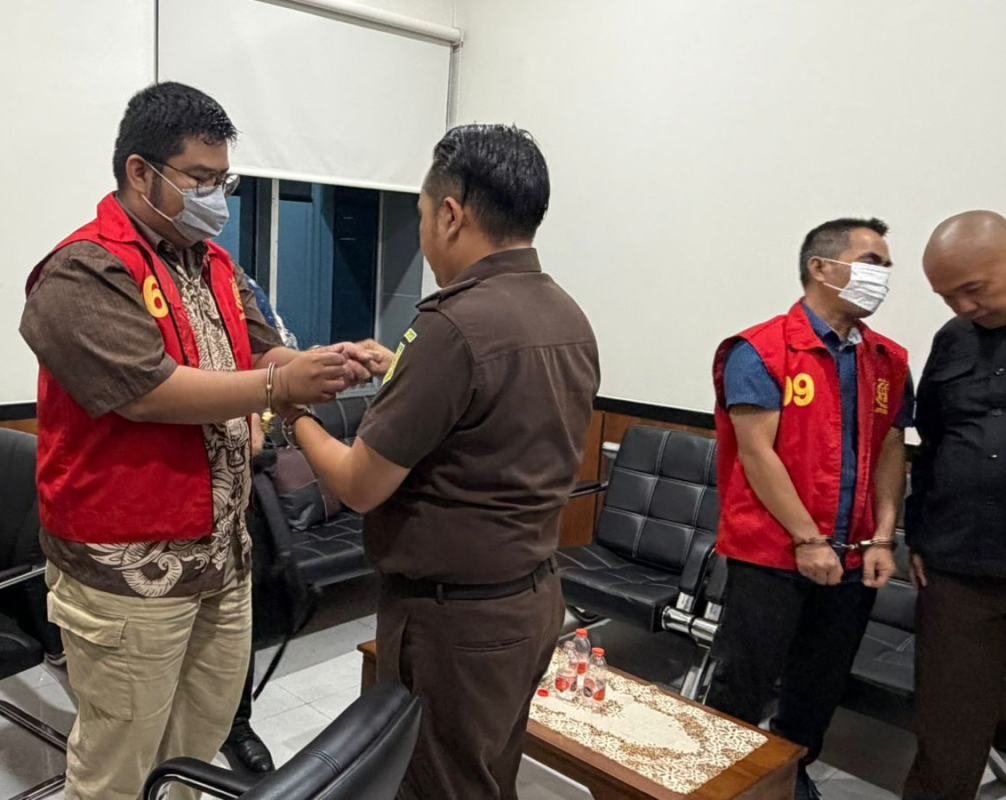 Menyusul 5 Komisioner KPU Kotim, KPA dan PPK Kembali Ditahan Kejati Kalteng Menyusul 5 Komisioner KPU Kotim, KPA dan PPK Kembali Ditahan Kejati Kalteng