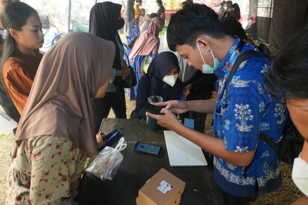 Disdukcapil Palangka Raya Jemput Bola, Warga Kalampangan Dilayani Aktivasi IKD Disdukcapil Palangka Raya Jemput Bola, Warga Kalampangan Dilayani Aktivasi IKD